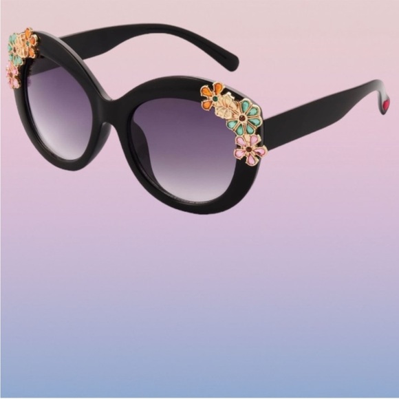 Meet your Posher, Tiffani - Picture 1 of 1